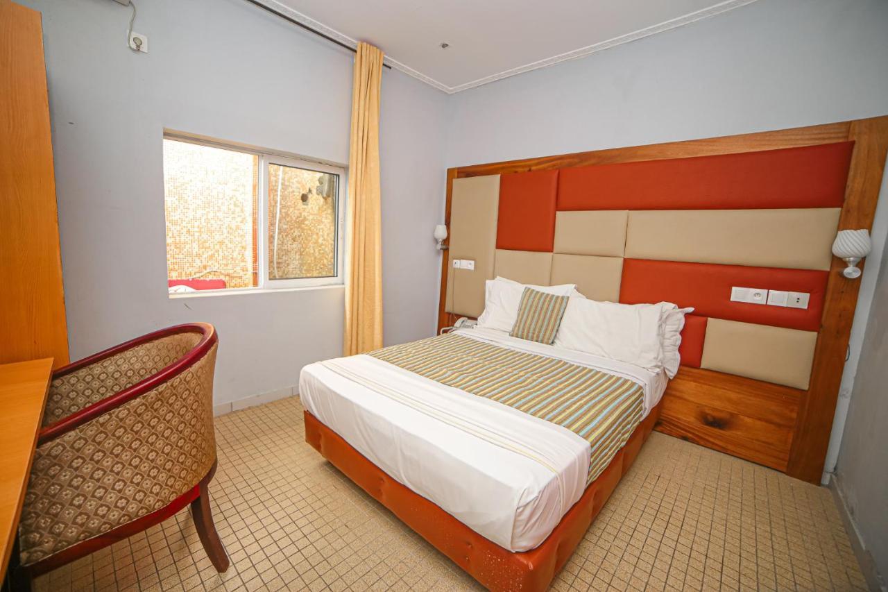 Fini Hotel Bobende Limbe Dış mekan fotoğraf