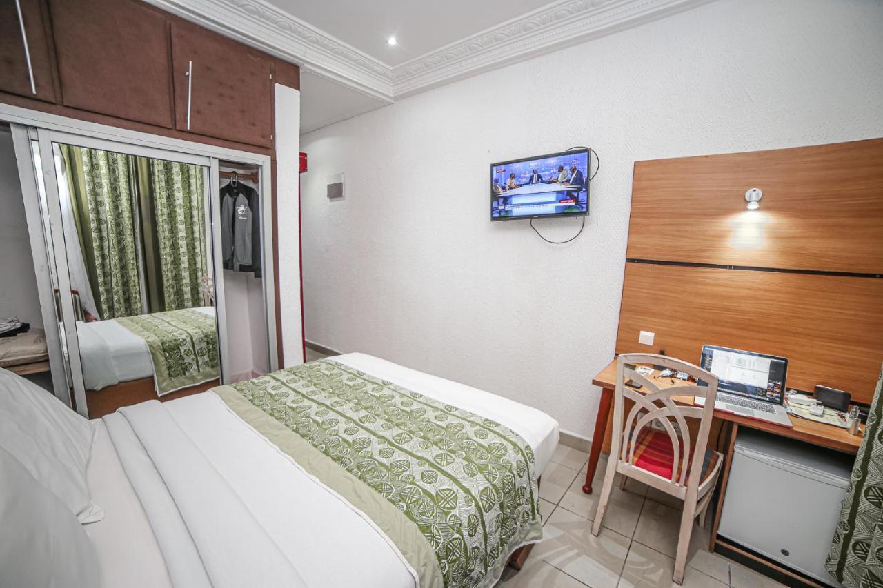 Fini Hotel Bobende Limbe Dış mekan fotoğraf