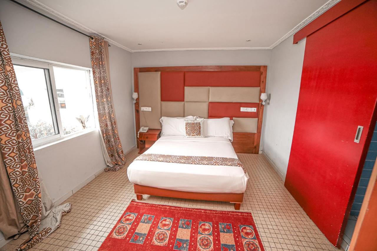 Fini Hotel Bobende Limbe Dış mekan fotoğraf