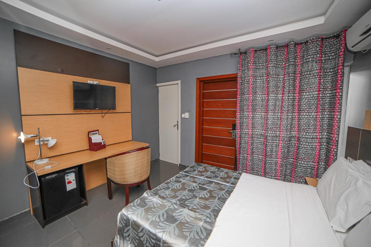 Fini Hotel Bobende Limbe Dış mekan fotoğraf