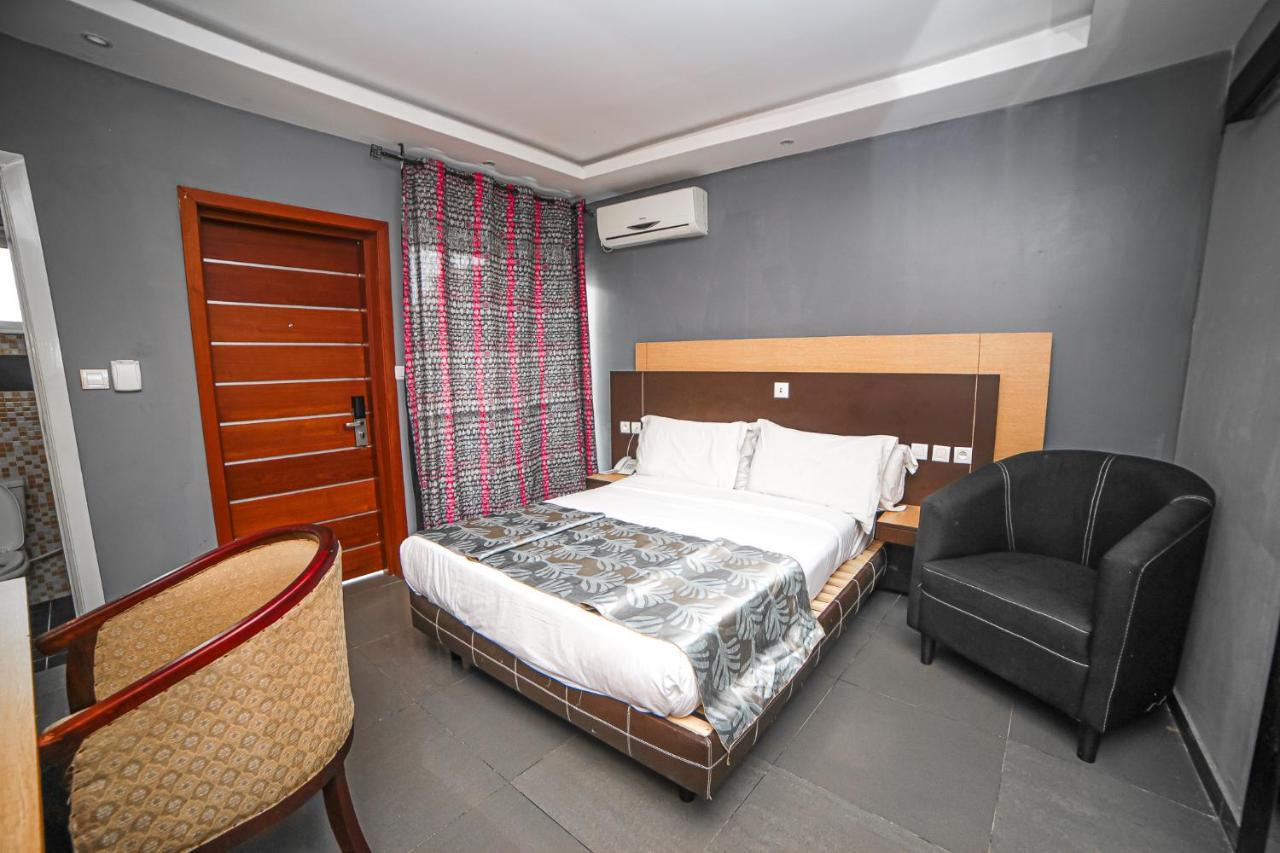 Fini Hotel Bobende Limbe Dış mekan fotoğraf