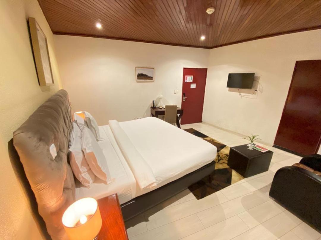Fini Hotel Bobende Limbe Dış mekan fotoğraf