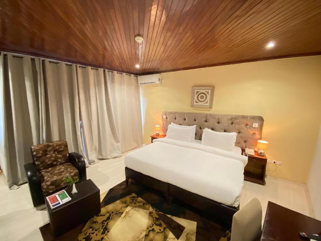 Fini Hotel Bobende Limbe Dış mekan fotoğraf