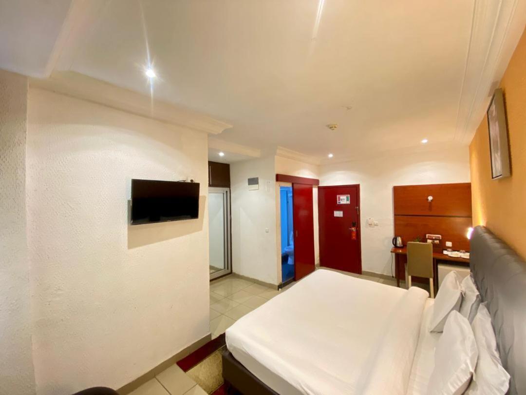 Fini Hotel Bobende Limbe Dış mekan fotoğraf