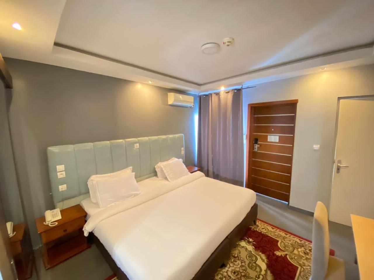 Fini Hotel Bobende Limbe Dış mekan fotoğraf