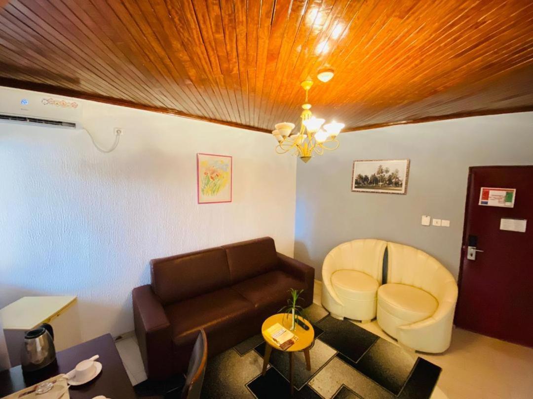 Fini Hotel Bobende Limbe Dış mekan fotoğraf