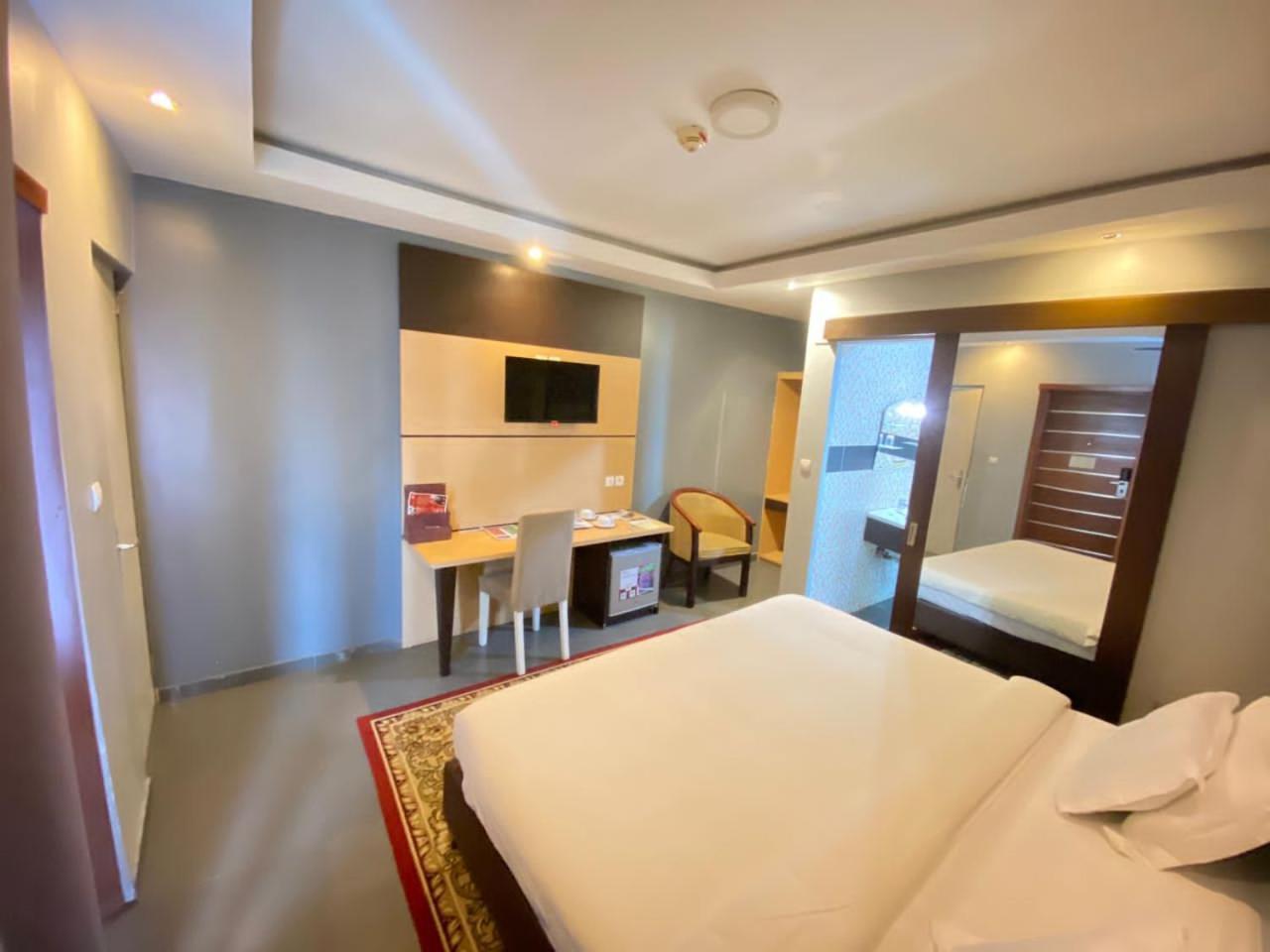 Fini Hotel Bobende Limbe Dış mekan fotoğraf