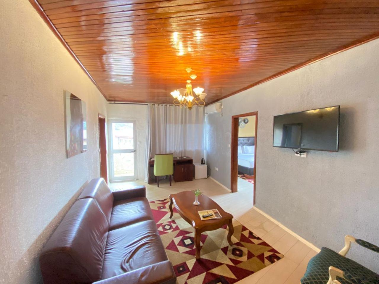 Fini Hotel Bobende Limbe Dış mekan fotoğraf