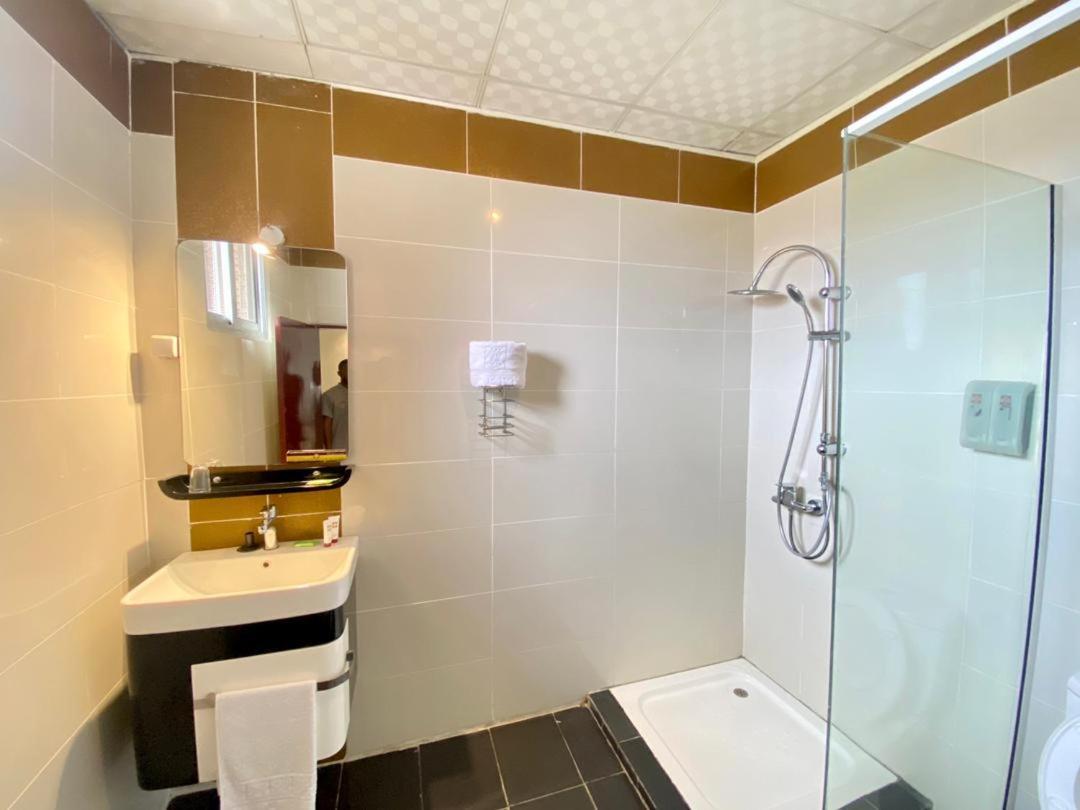 Fini Hotel Bobende Limbe Dış mekan fotoğraf