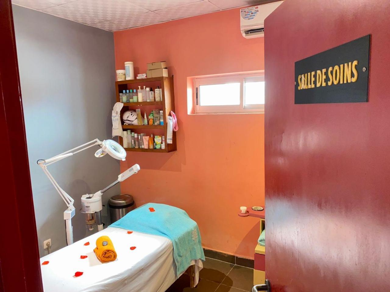 Fini Hotel Bobende Limbe Dış mekan fotoğraf