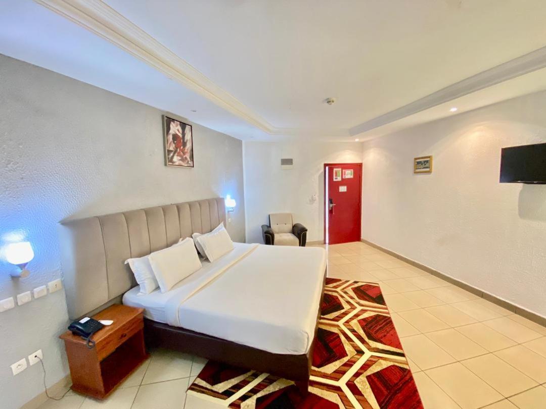 Fini Hotel Bobende Limbe Dış mekan fotoğraf