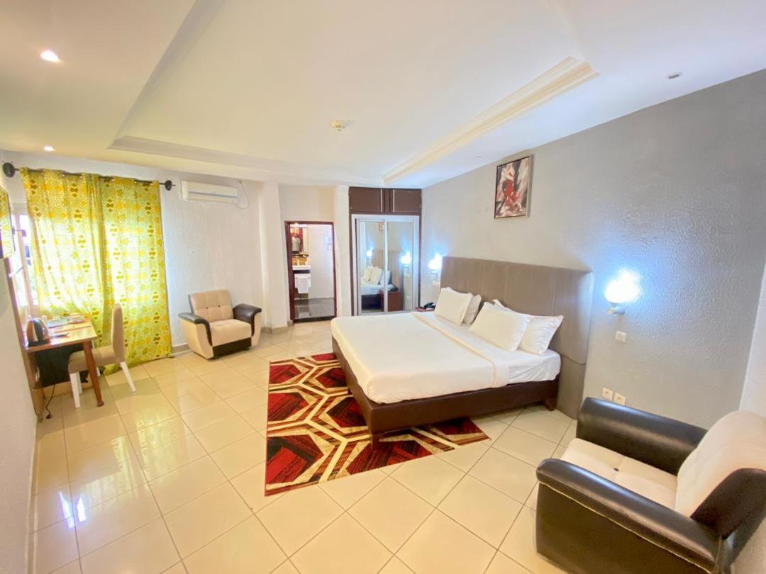 Fini Hotel Bobende Limbe Dış mekan fotoğraf