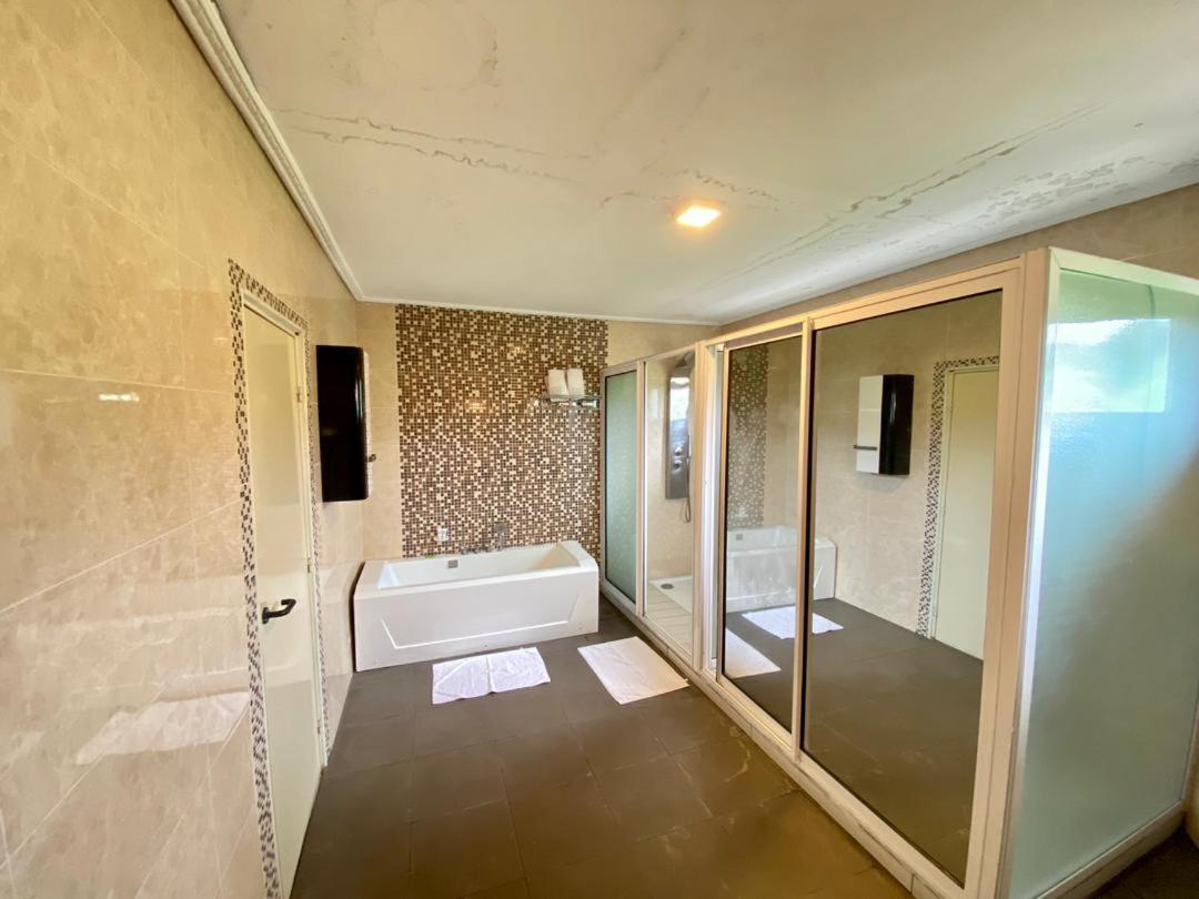 Fini Hotel Bobende Limbe Dış mekan fotoğraf