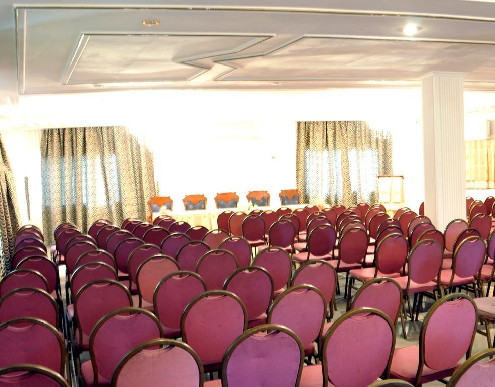 Fini Hotel Bobende Limbe Dış mekan fotoğraf
