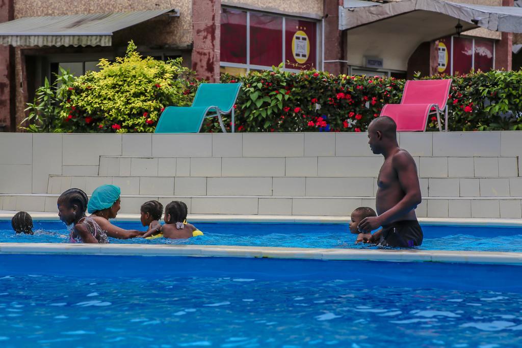 Fini Hotel Bobende Limbe Dış mekan fotoğraf