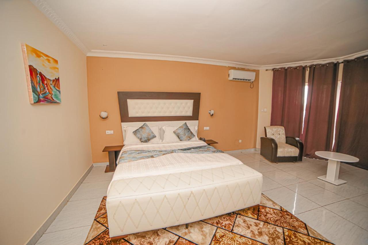 Fini Hotel Bobende Limbe Dış mekan fotoğraf