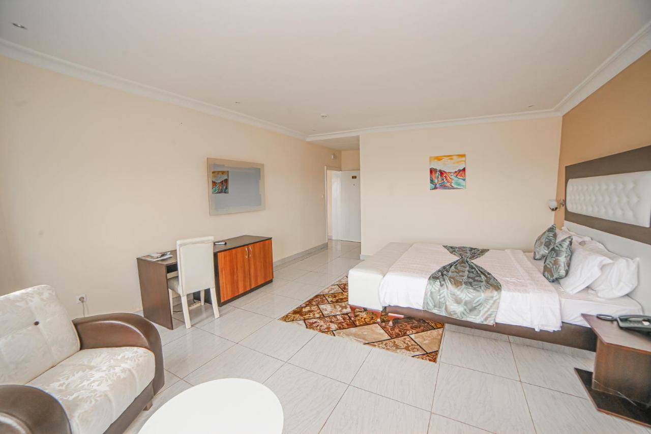 Fini Hotel Bobende Limbe Dış mekan fotoğraf