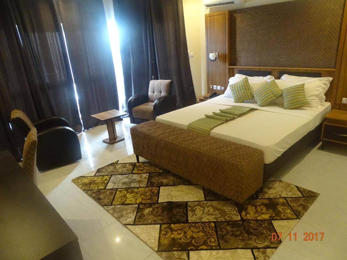 Fini Hotel Bobende Limbe Dış mekan fotoğraf